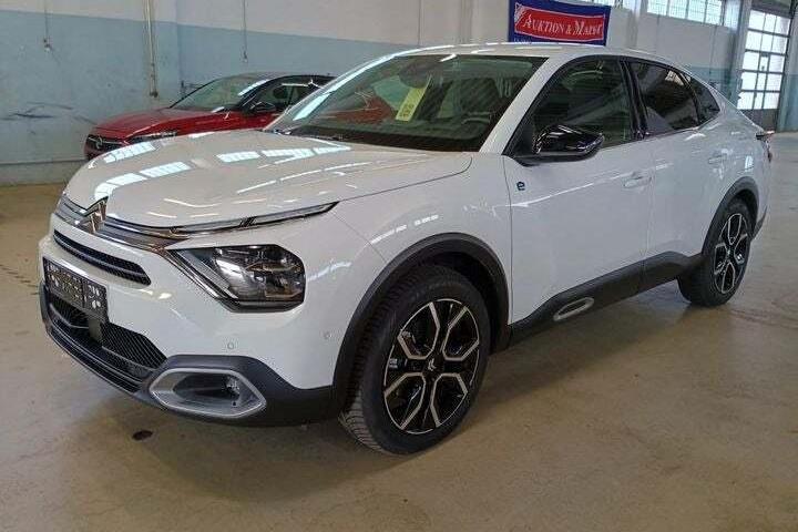 Hvid Citroën ë-C4 X fra 2024 set udefra