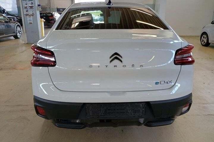 Hvid Citroën ë-C4 X fra 2024