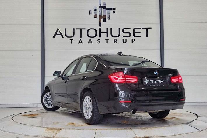 Sort BMW 318i fra 2017