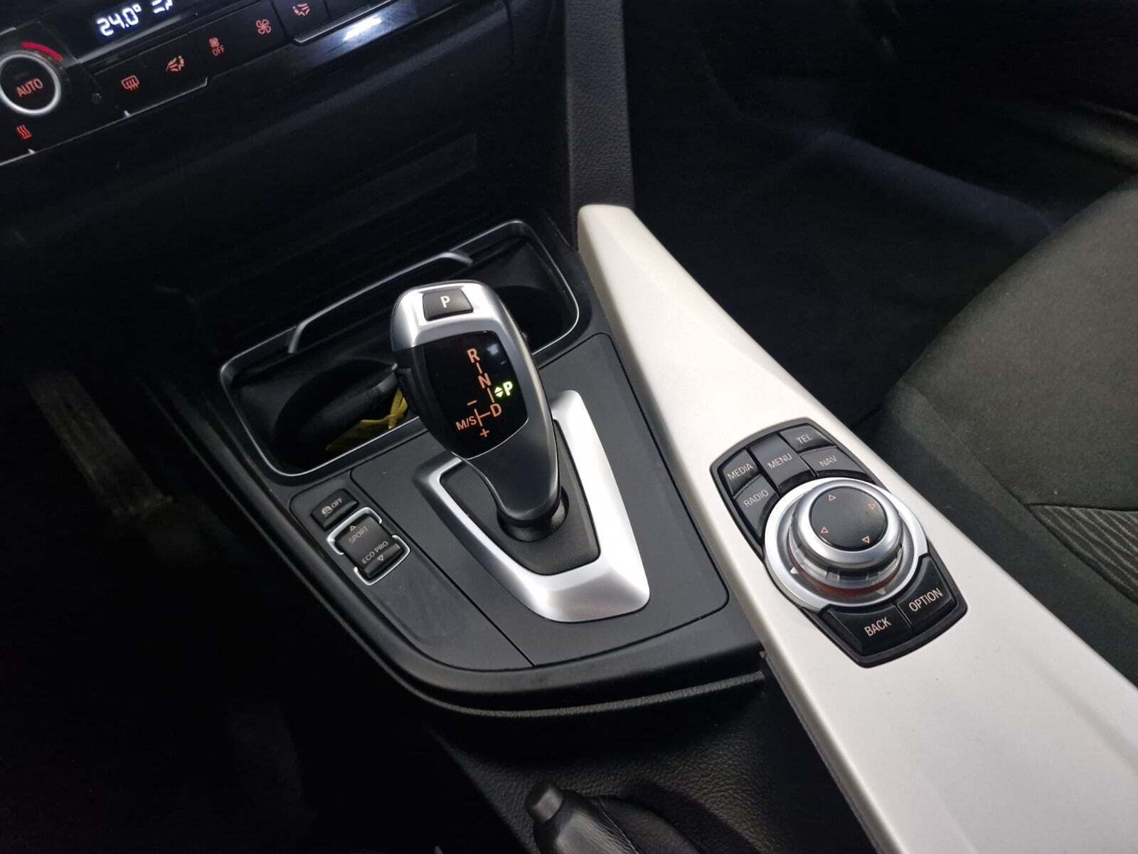 Sort BMW 318i fra 2017