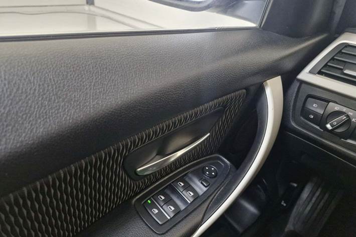 Sort BMW 318i fra 2017