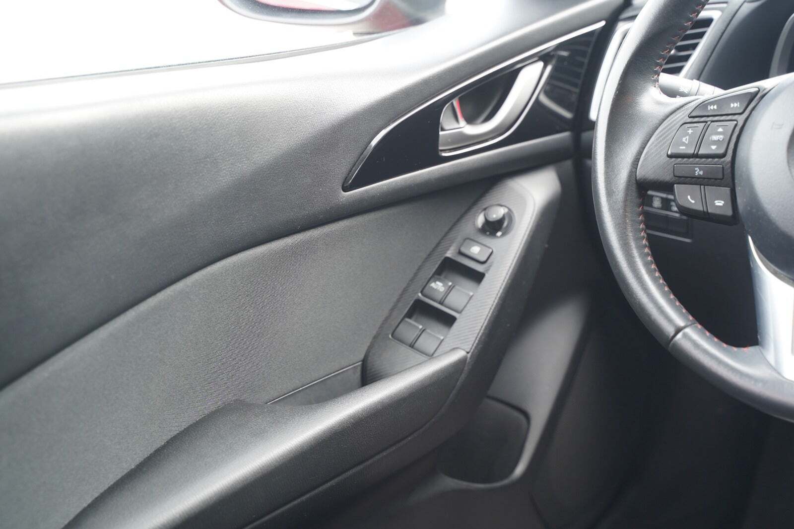 Rød Mazda 3 fra 2013