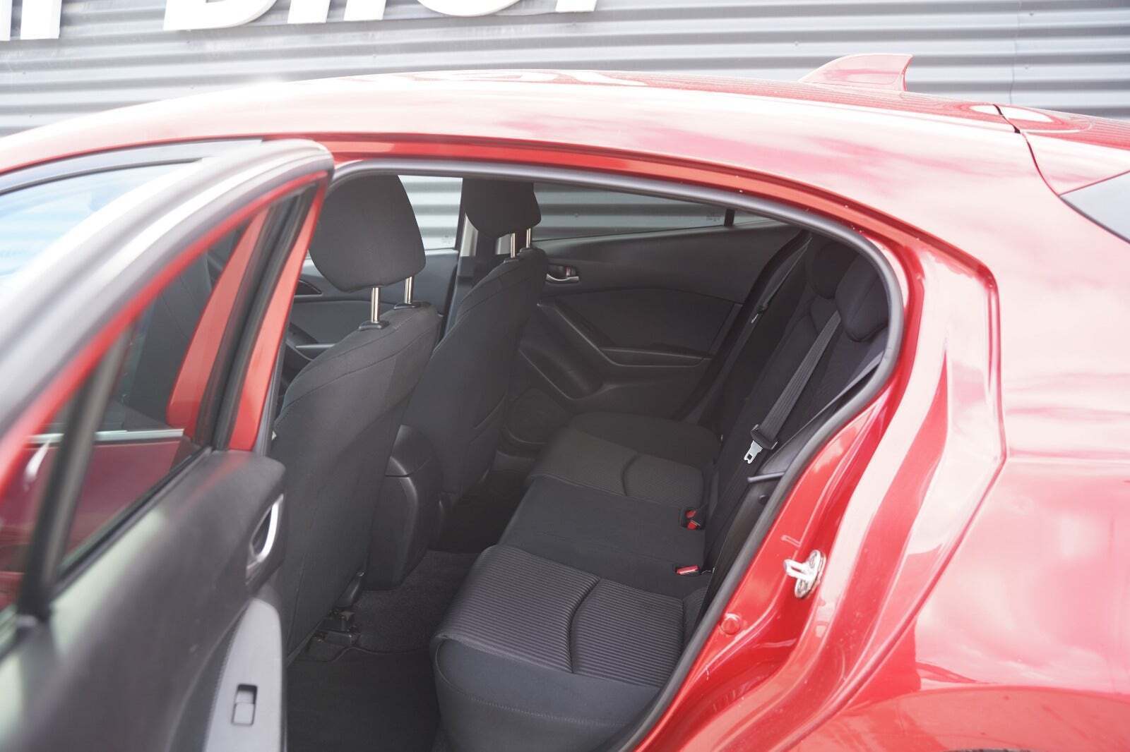 Rød Mazda 3 fra 2013