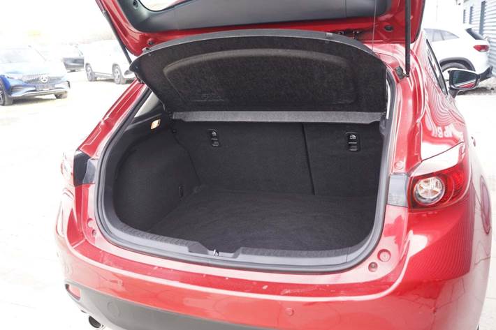 Rød Mazda 3 fra 2013