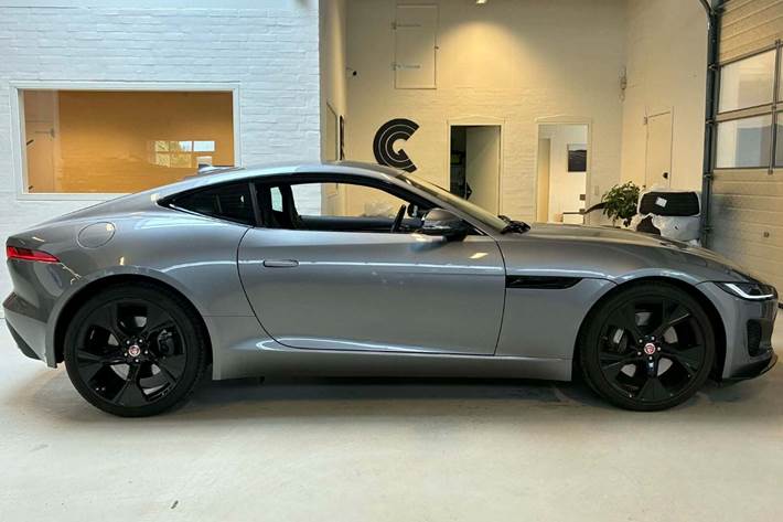 Sølv Jaguar F-Type fra 2021