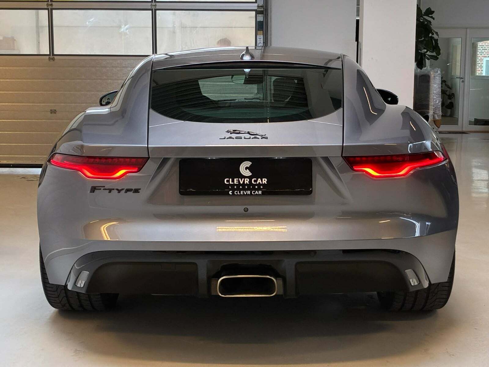 Sølv Jaguar F-Type fra 2021