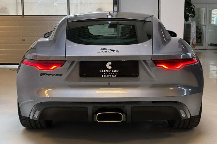Sølv Jaguar F-Type fra 2021