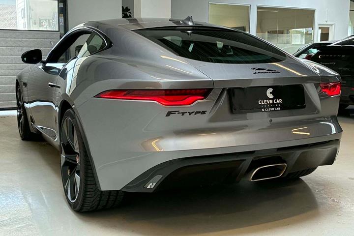 Sølv Jaguar F-Type fra 2021