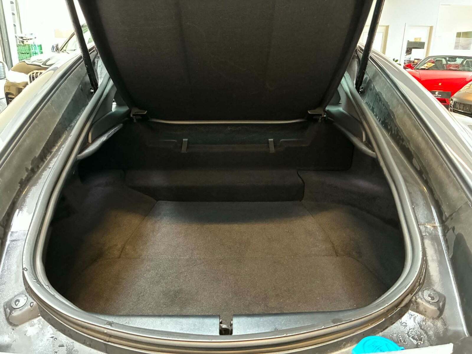 Sølv Jaguar F-Type fra 2021