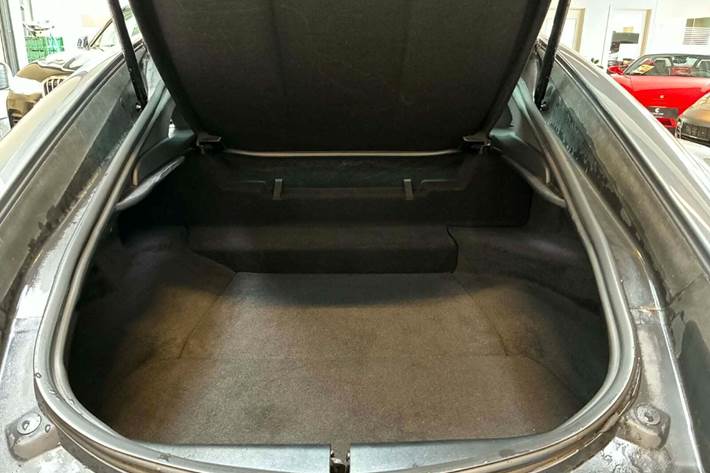 Sølv Jaguar F-Type fra 2021