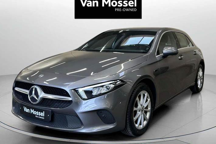 Grå Mercedes A250 e fra 2020 set udefra
