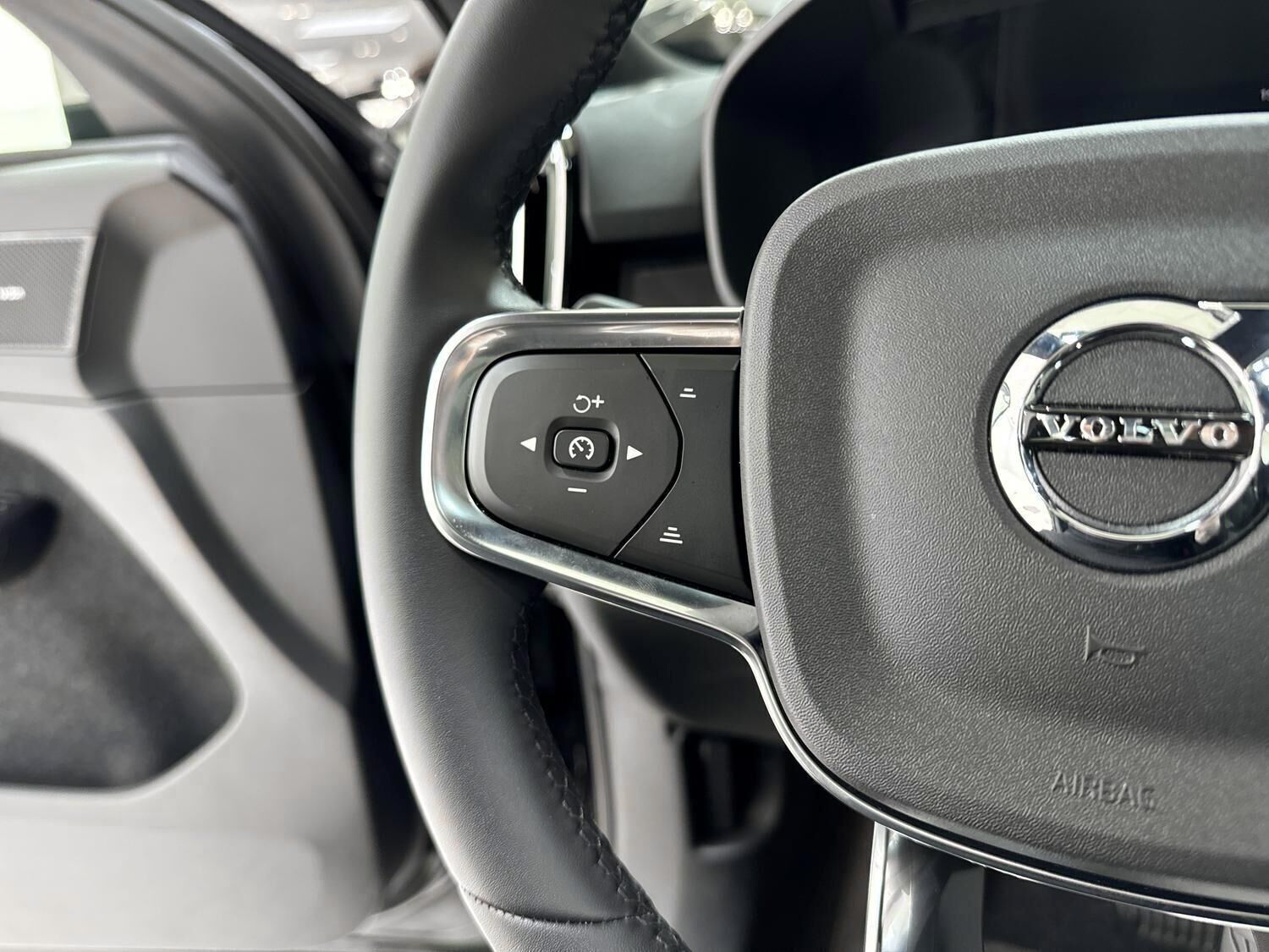 Sort Volvo EX40 fra 2026