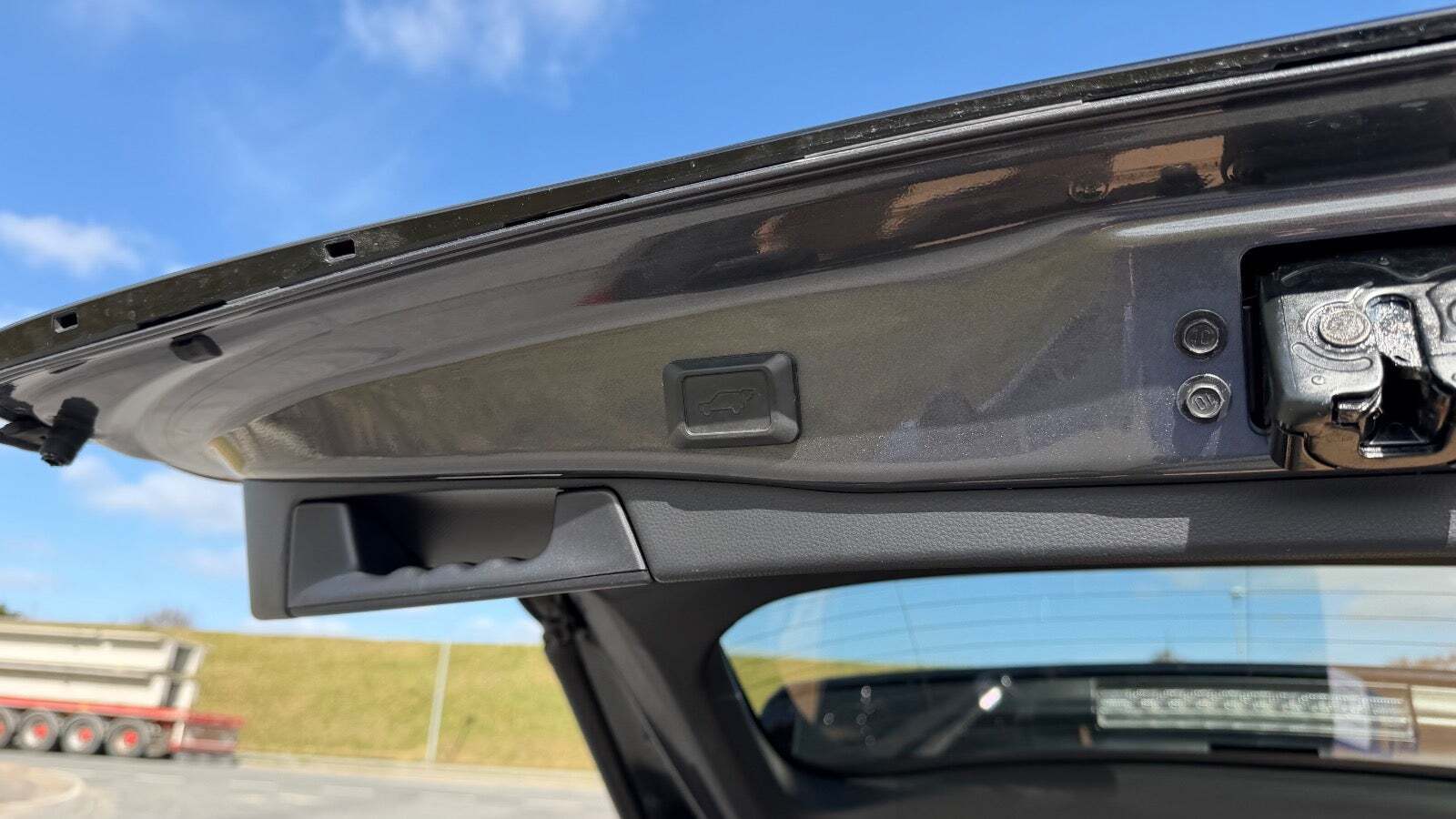 Grå Toyota RAV4 fra 2021