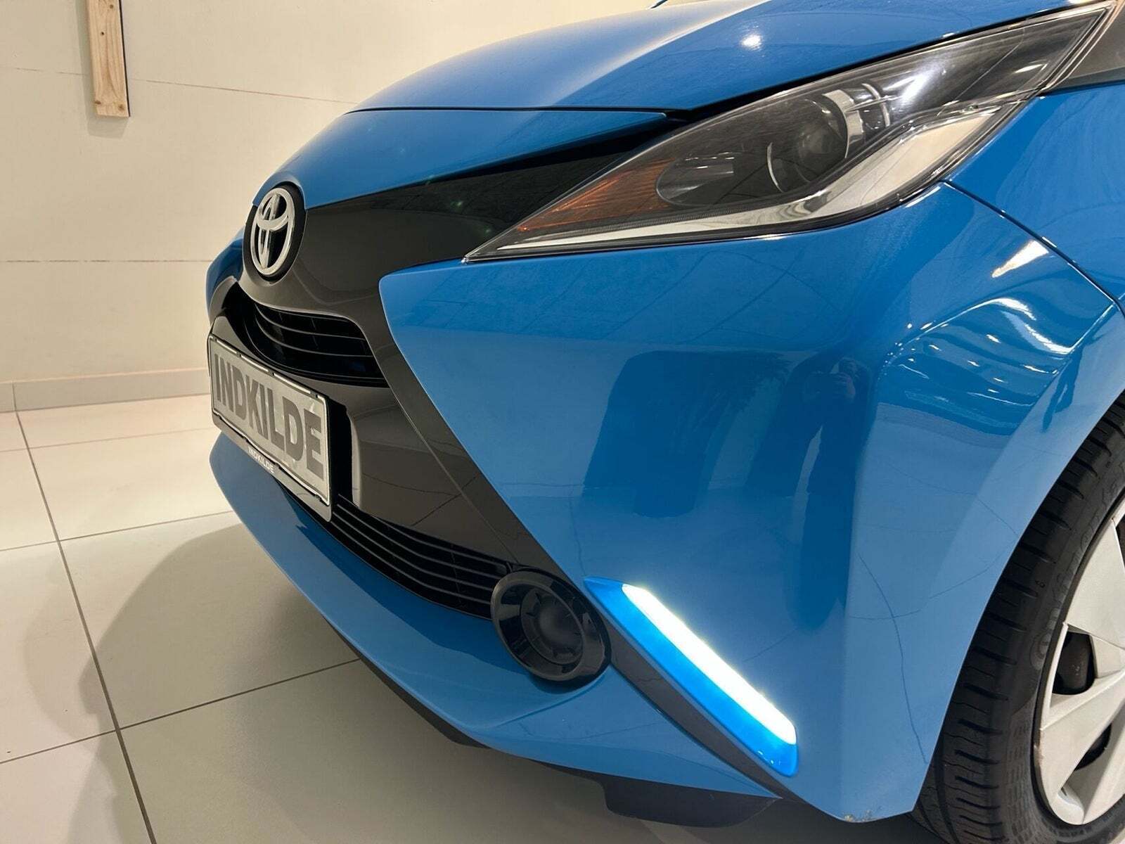 Blå Toyota Aygo fra 2017