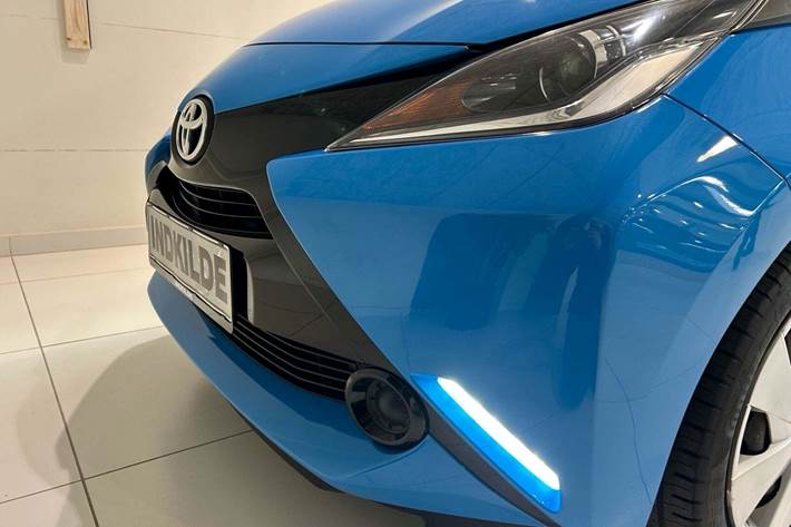 Blå Toyota Aygo fra 2017