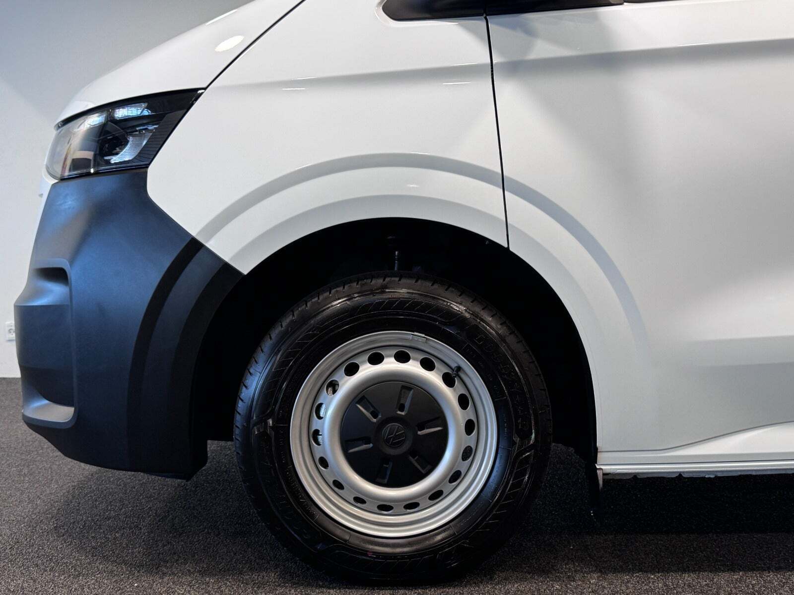 VW e-Transporter 64 Comfort Kassevogn SWB