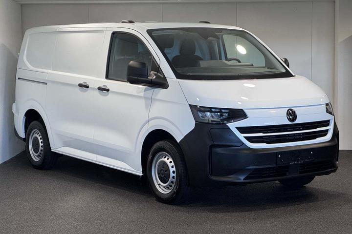 Hvid VW e-Transporter fra 2025 set udefra