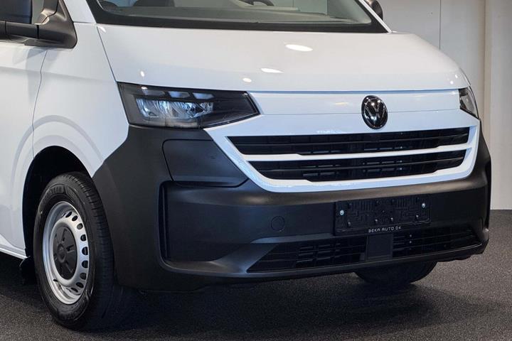 Hvid VW e-Transporter fra 2025 set udefra