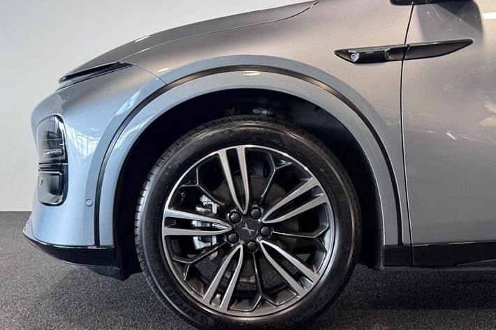 Grå Xpeng G6 fra 2024