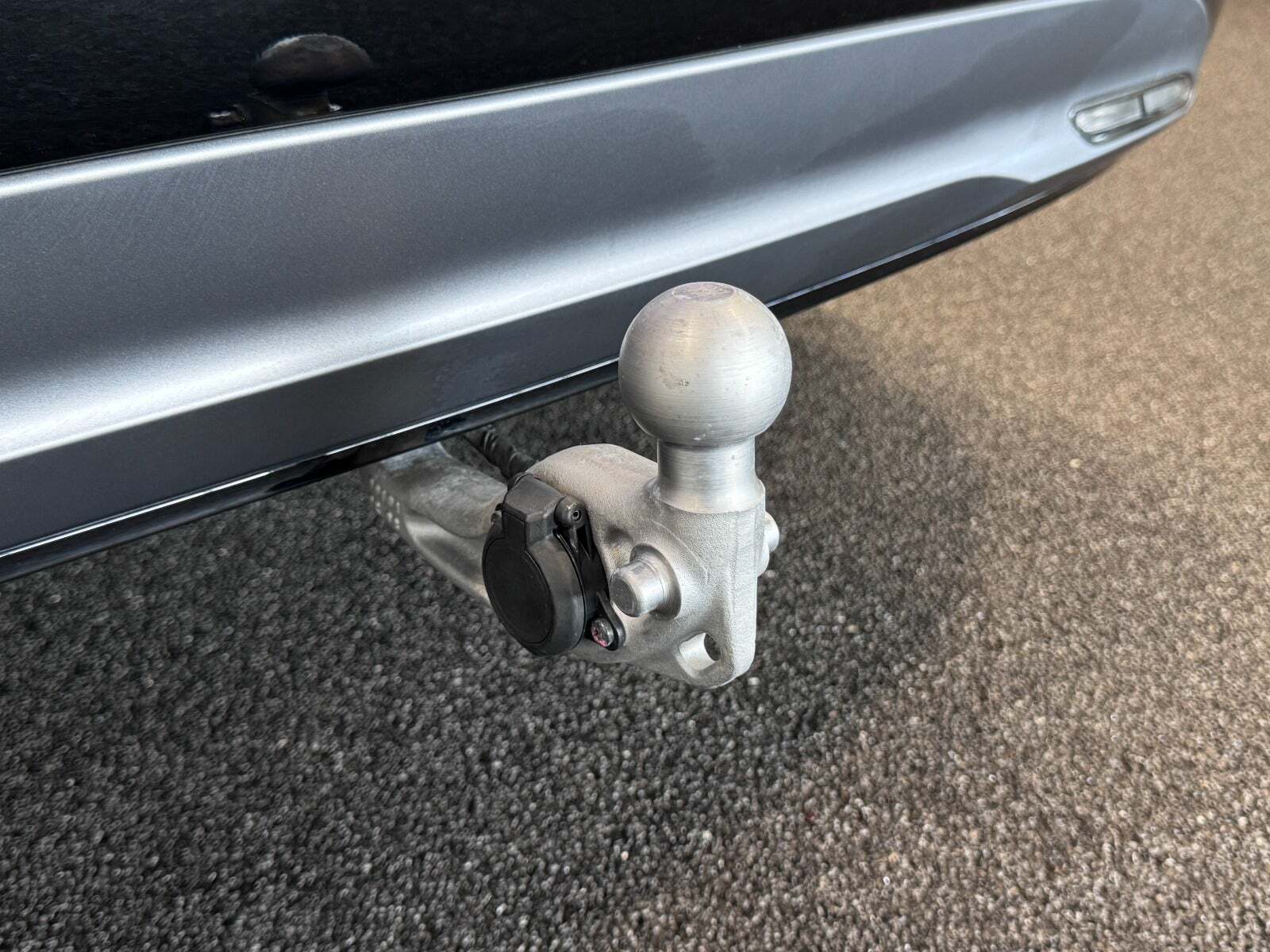 Grå Xpeng G6 fra 2024