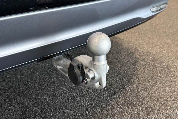 Grå Xpeng G6 fra 2024