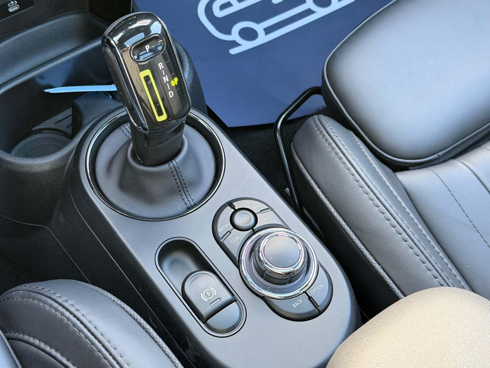 Blå Mini Cooper SE fra 2023