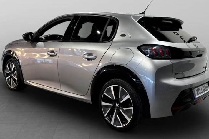 Sølv Peugeot e-208 fra 2020