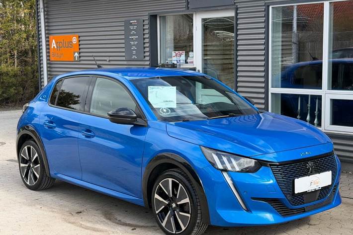 Blå Peugeot e-208 fra 2020 set udefra