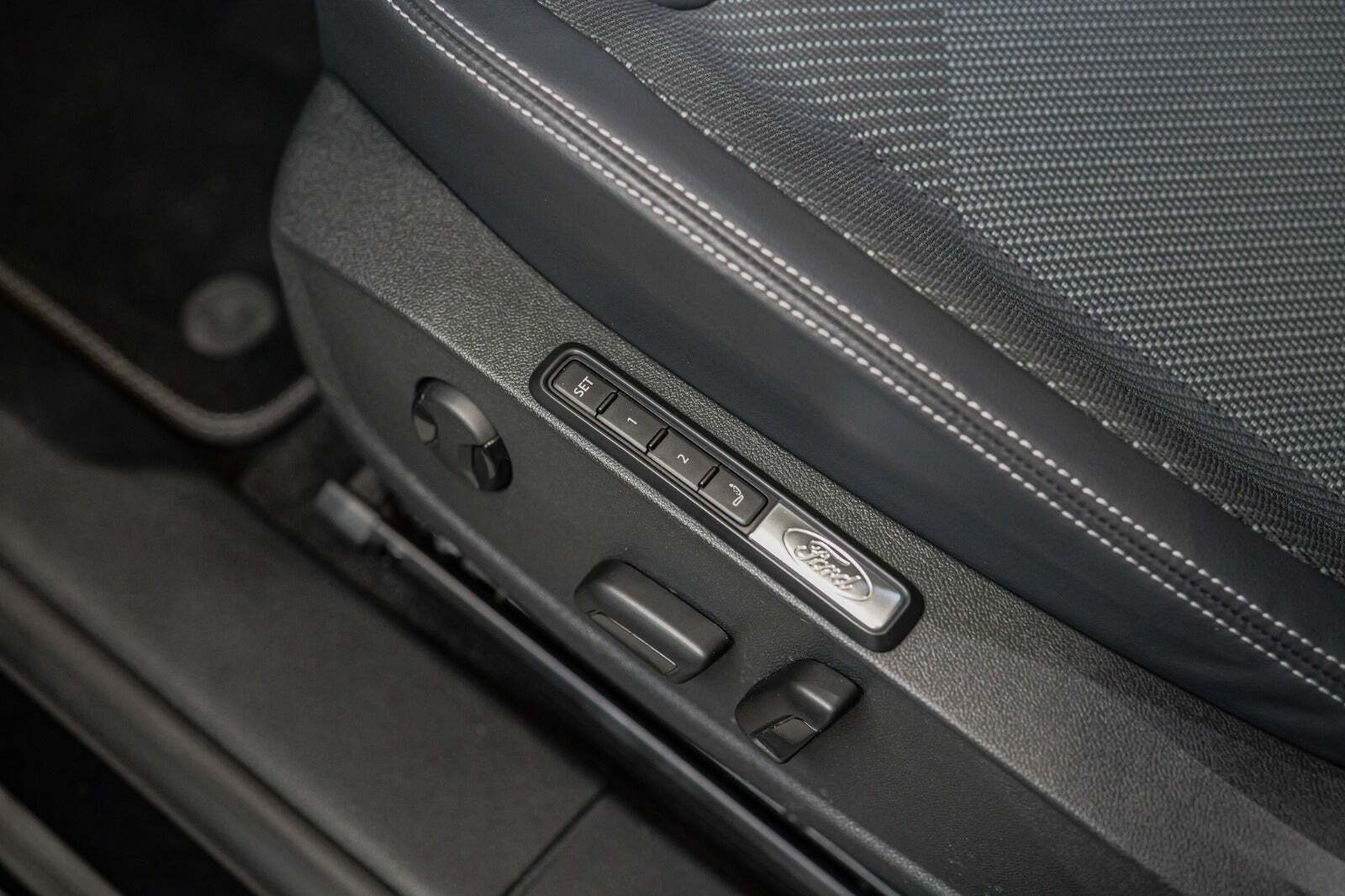 Ford Explorer 77 Select Extended Range