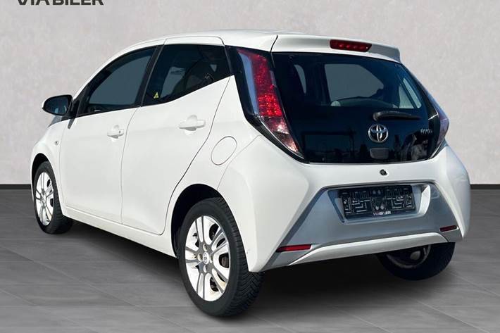 Hvid Toyota Aygo fra 2016
