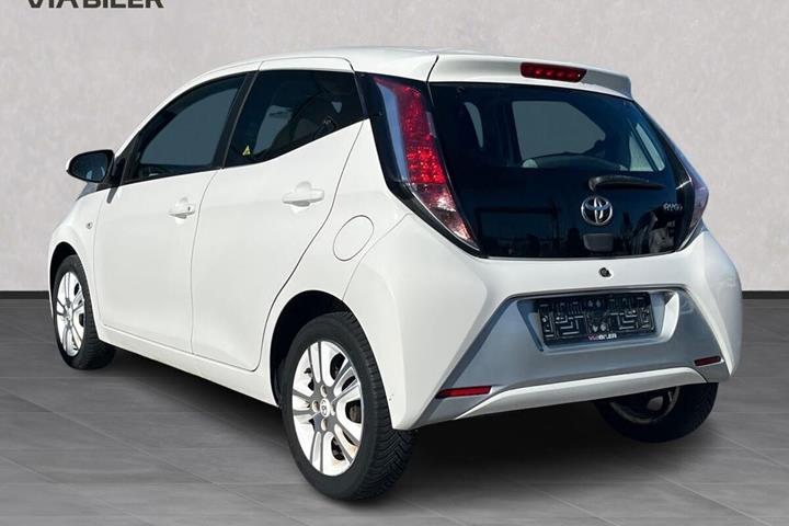 Hvid Toyota Aygo fra 2016