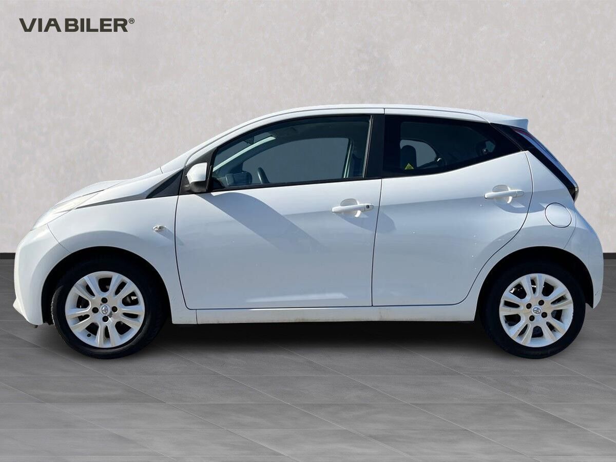 Hvid Toyota Aygo fra 2016