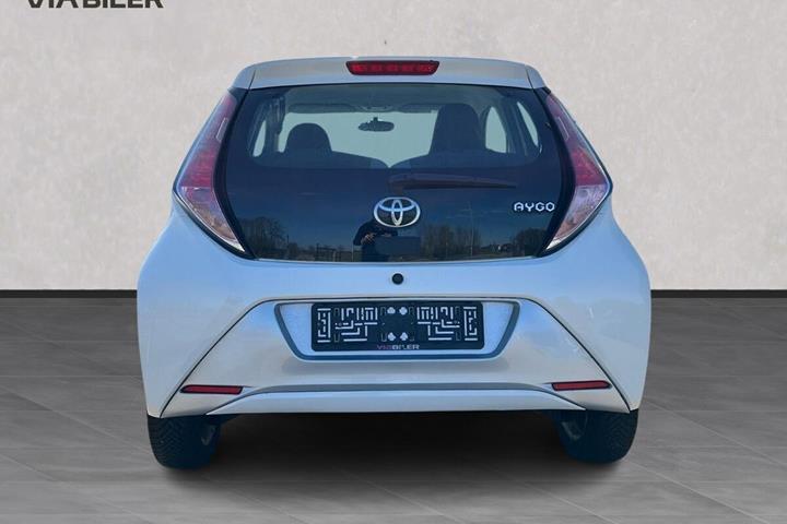 Hvid Toyota Aygo fra 2016