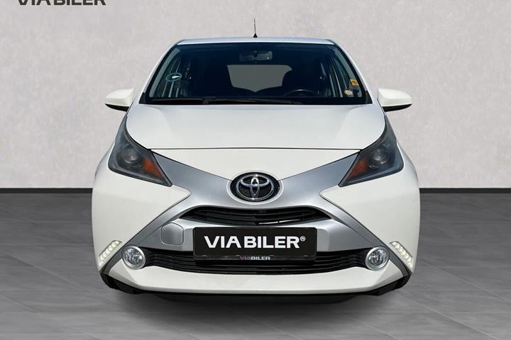 Hvid Toyota Aygo fra 2016