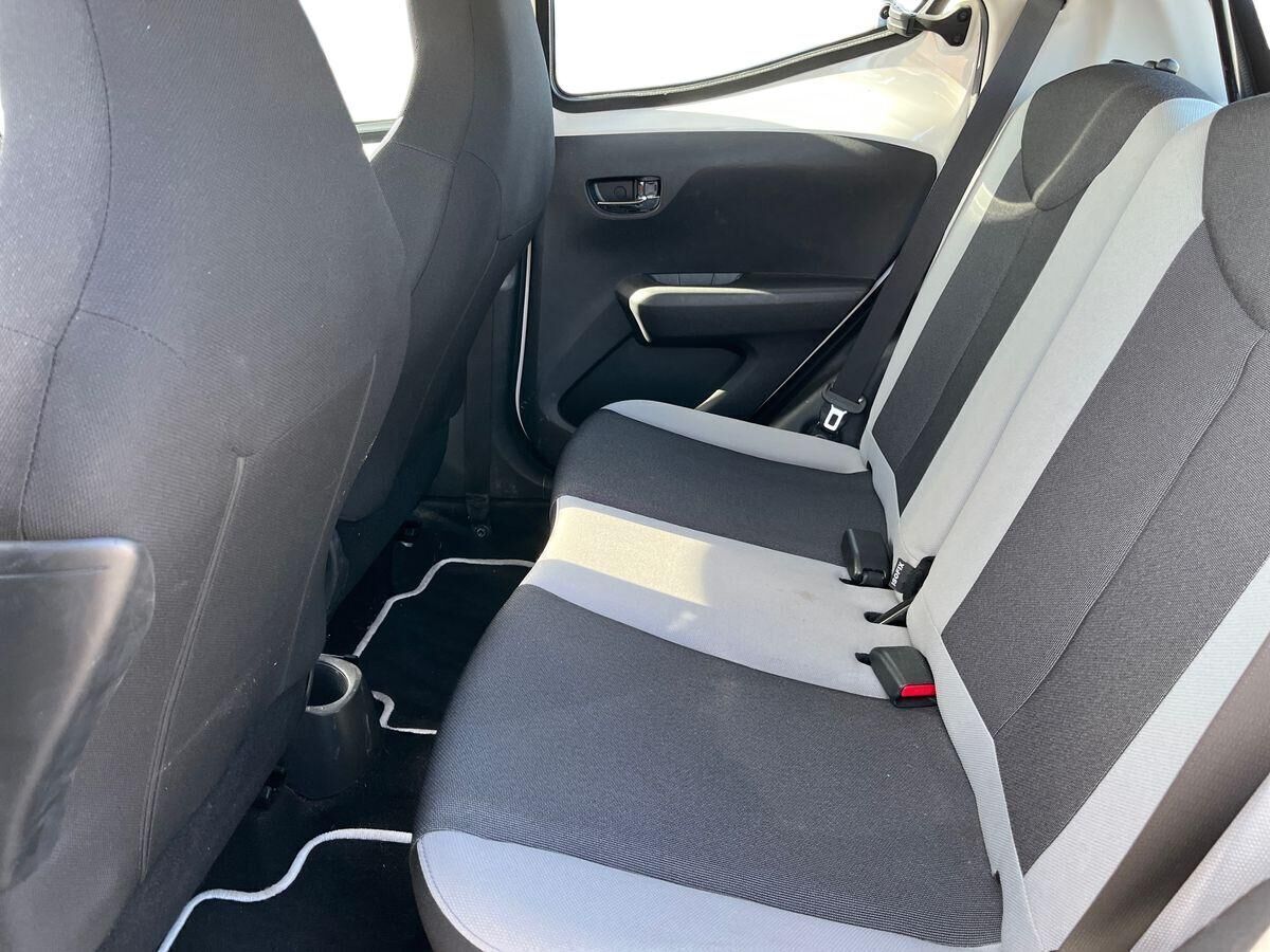 Hvid Toyota Aygo fra 2016