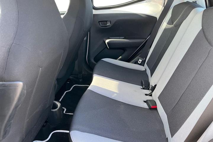 Hvid Toyota Aygo fra 2016