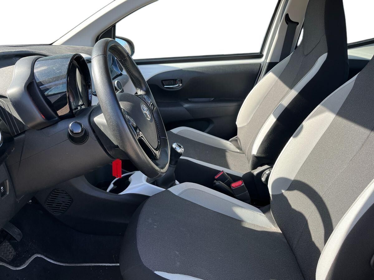 Hvid Toyota Aygo fra 2016