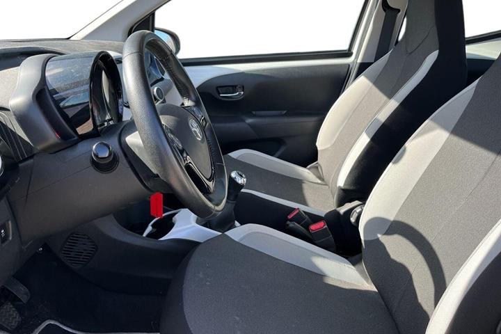 Hvid Toyota Aygo fra 2016