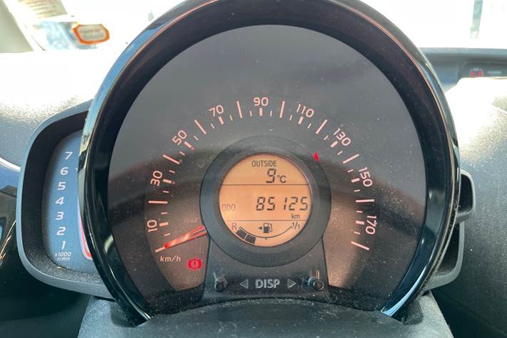 Hvid Toyota Aygo fra 2016