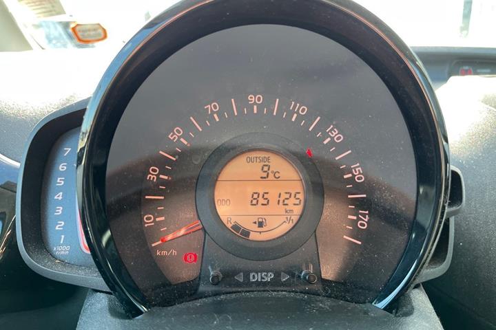 Hvid Toyota Aygo fra 2016