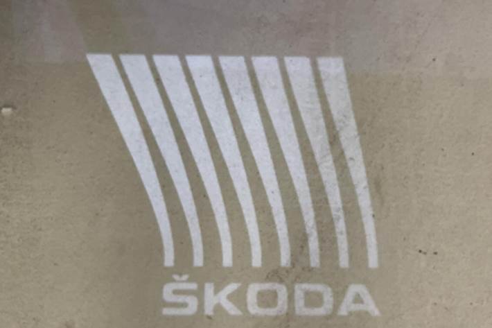 Blå Skoda Enyaq fra 2022