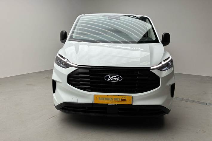 Hvid Ford Transit Custom fra 2025