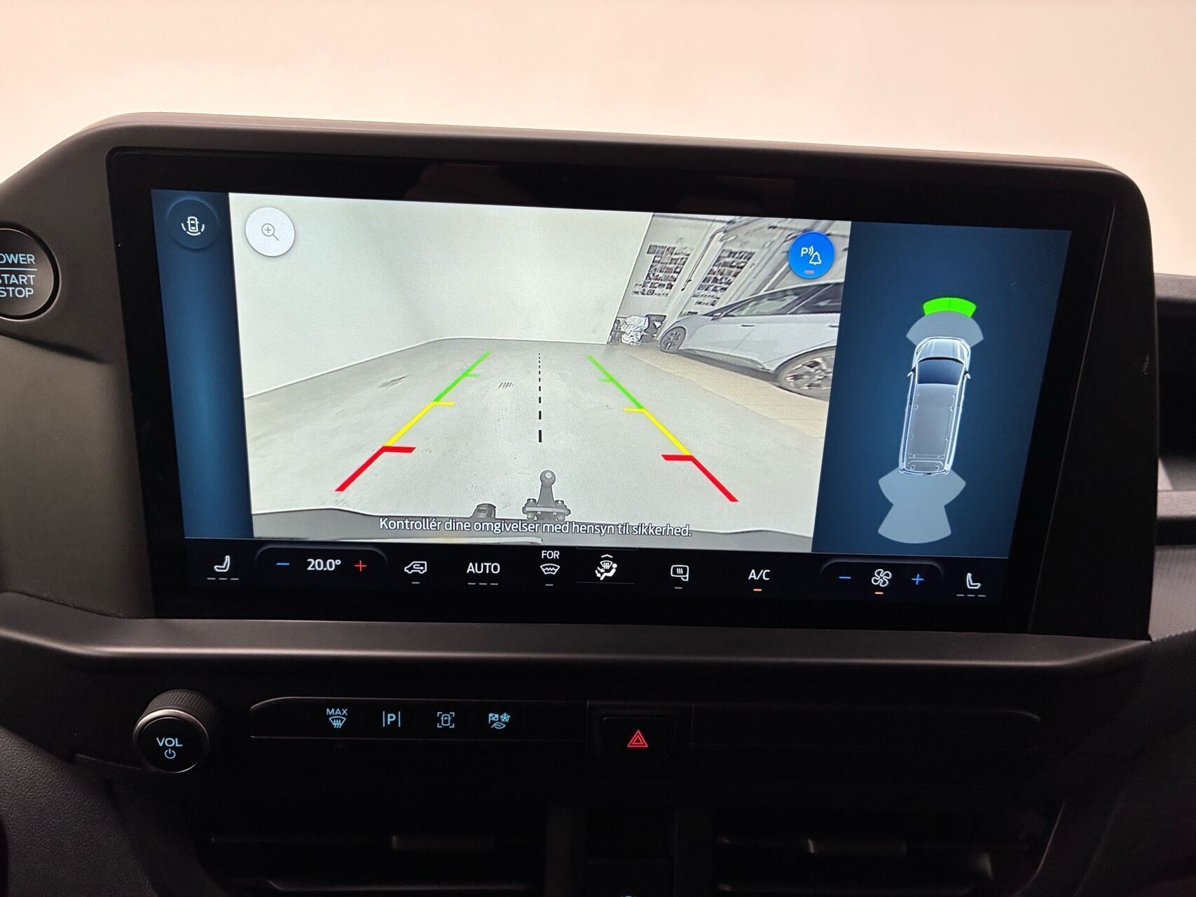 Hvid Ford Transit Custom fra 2025