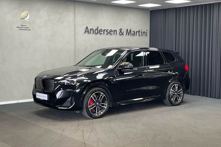 Sort BMW iX1 fra 2025