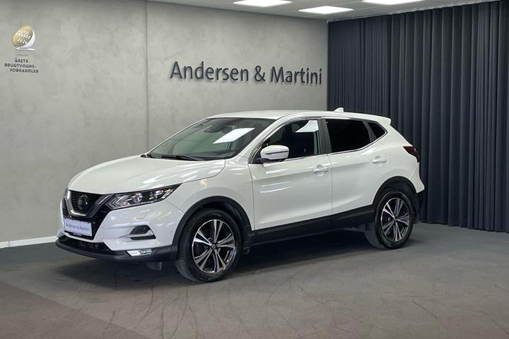 Hvid Nissan Qashqai fra 2020 set udefra