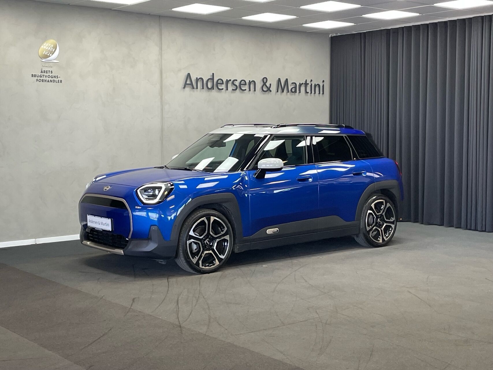 Blå Mini Aceman fra 2025