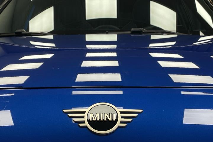 Blå Mini Aceman fra 2025 set udefra