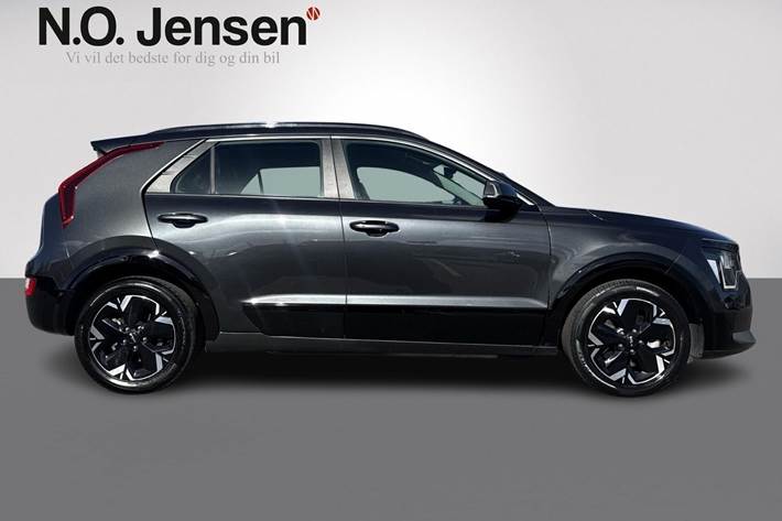 Grå Kia Niro EV fra 2023 set udefra