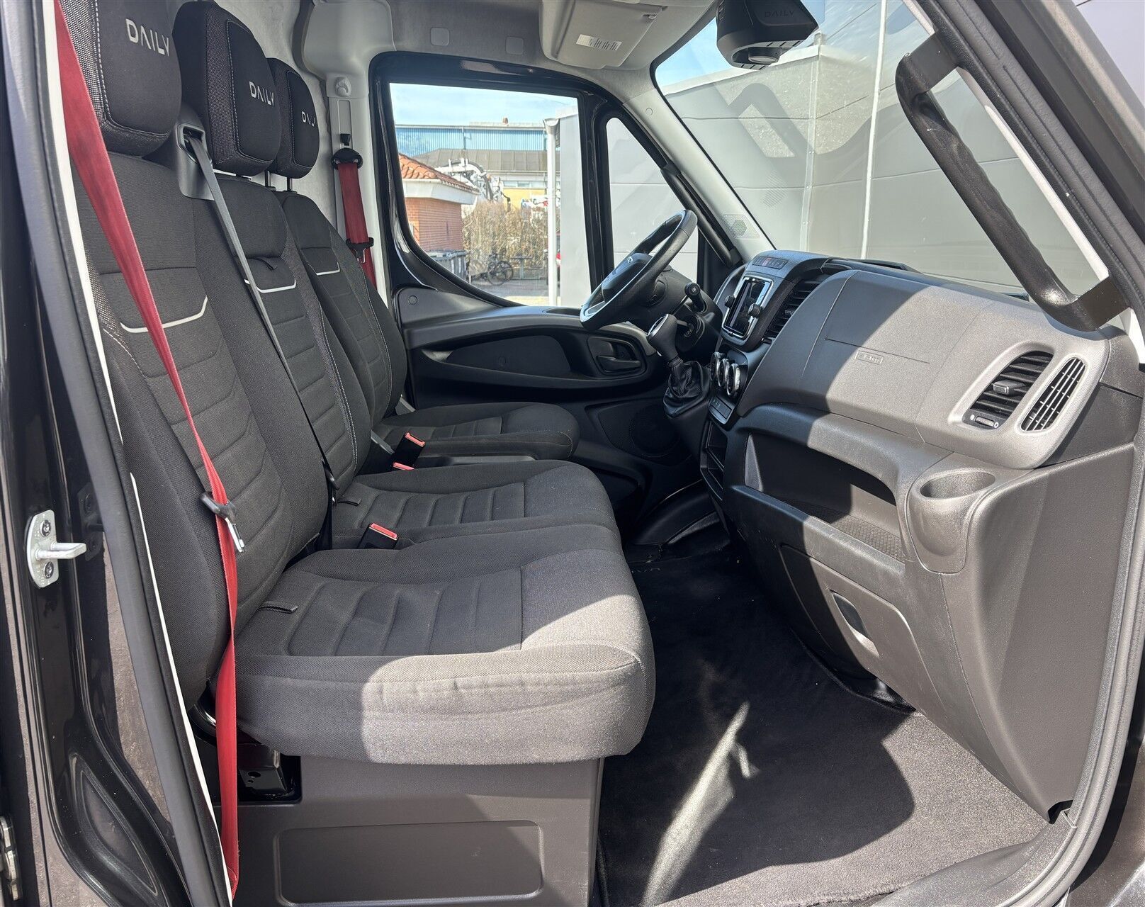 Sort Iveco Daily fra 2024