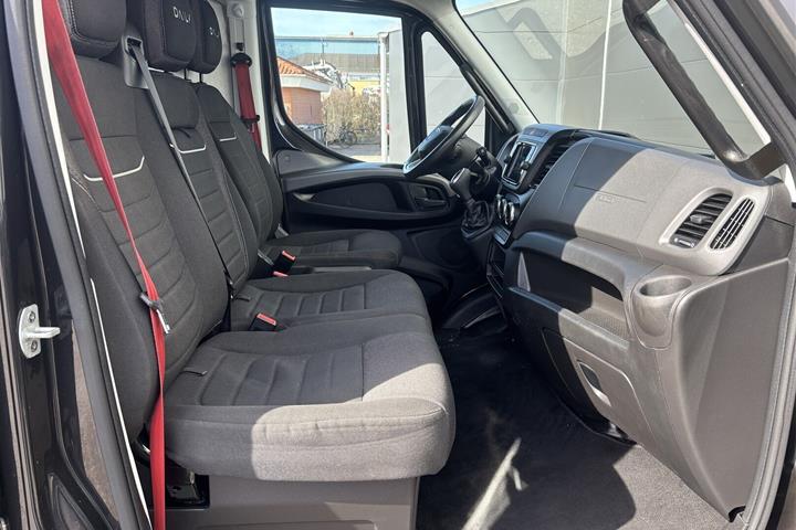 Sort Iveco Daily fra 2024